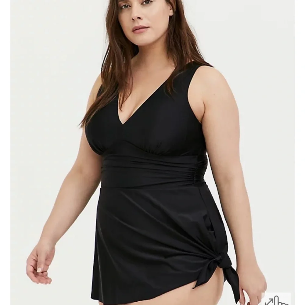 New! Torrid sz 3 Asymmetrical Swim Bathing Suit 3X